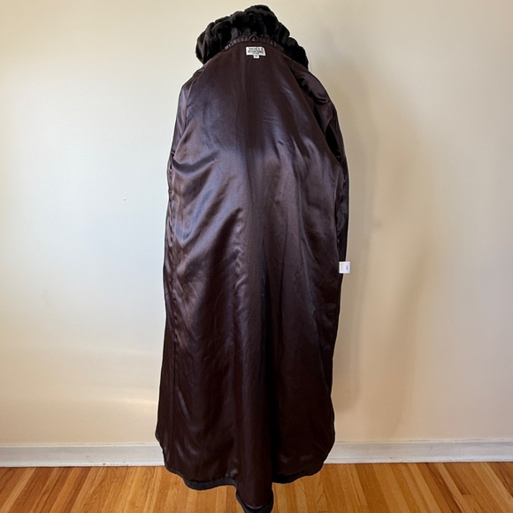 Vintage 90s Elegant full-length faux-fur coat in deep espresso/chocolate - Picture 9 of 14